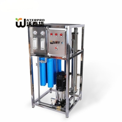 Industrieel waterzuiveringsapparaat 220V Drinkwater systeem met pomp en PLC kerncomponenten voor installaties